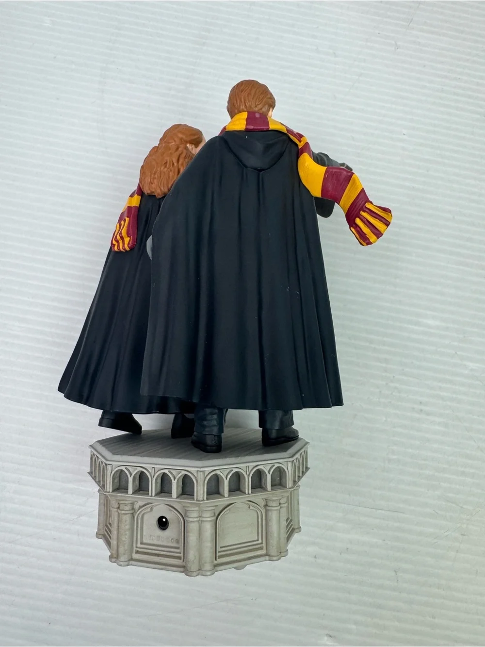 2024 Hallmark Ron Weasley And Hermione Granger Harry Potter Magic Ornament NIB